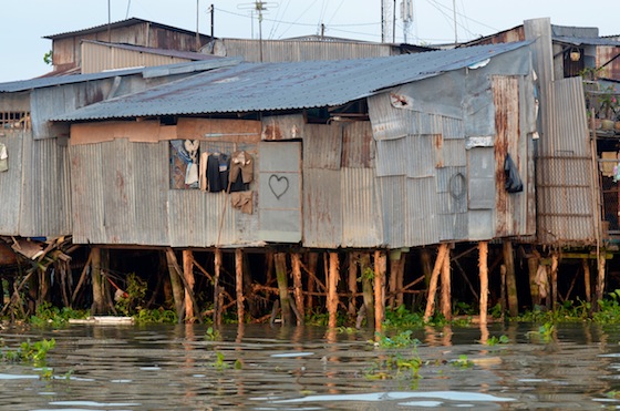 Las casas que rodean el Mekong no muestran atisbos de grandeza