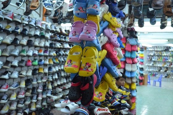 Si algo abunda en Vietnam son las tiendas de zapatos