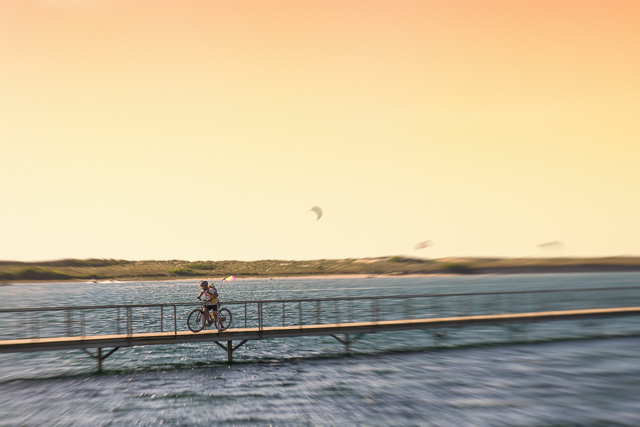 Viajar en bicicleta por el mar