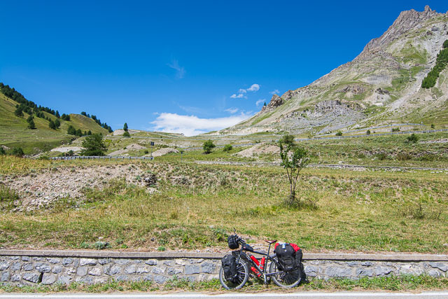 Descenso en los Alpes en bicicleta