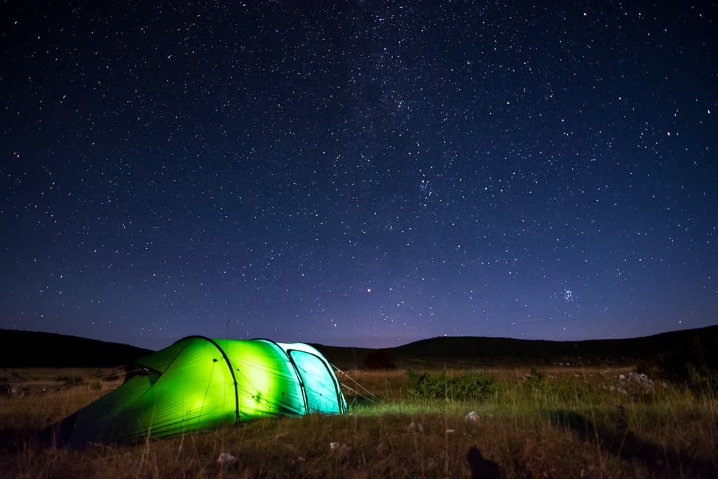 Acampada libre bajo mil estrellas