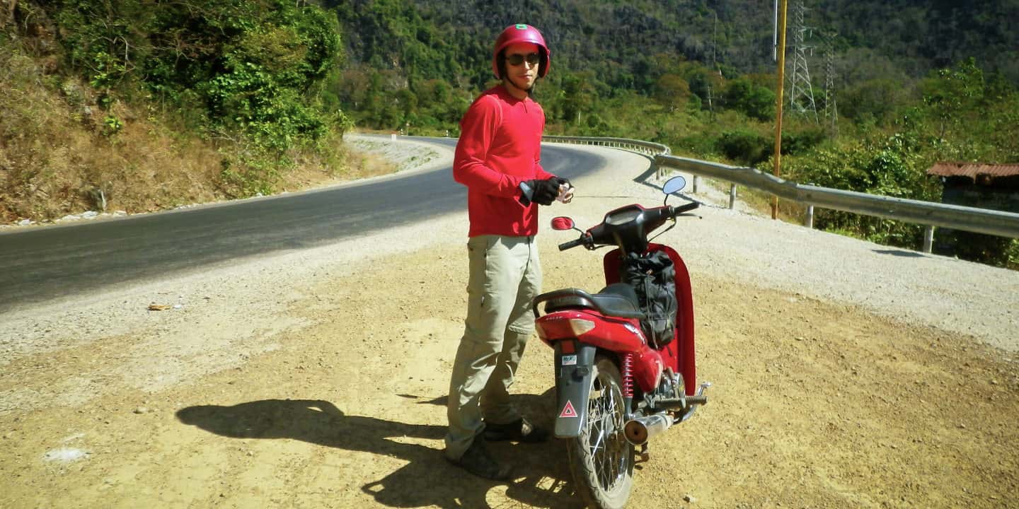 Empezando el loop de Laos en moto