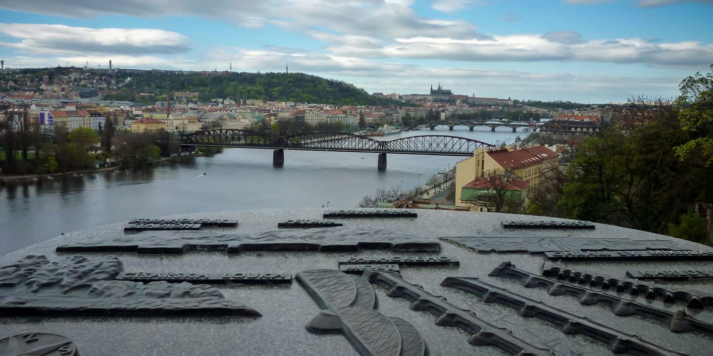 El río que divide Praga