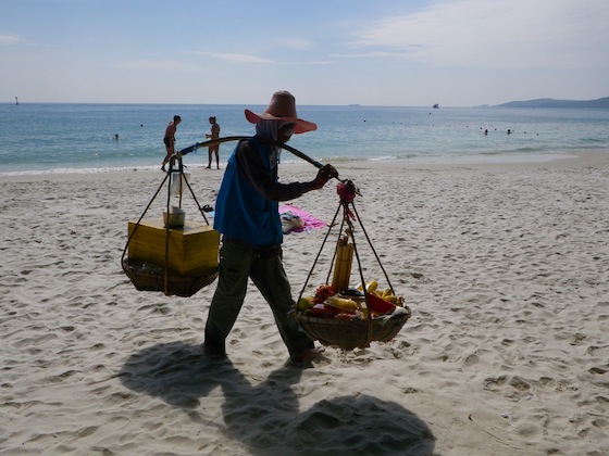 Tailandeses vendiendo en las playas