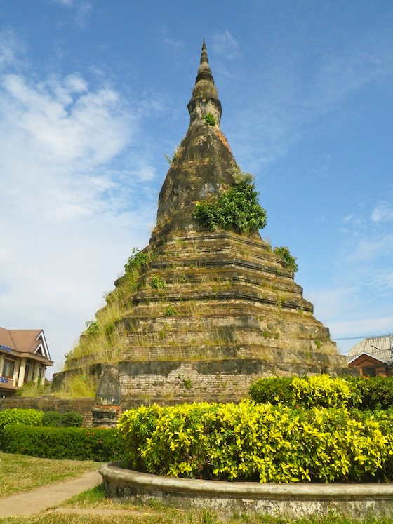 Uno de los monumentos de nombre impronunciable que se pueden ver en Vientiane