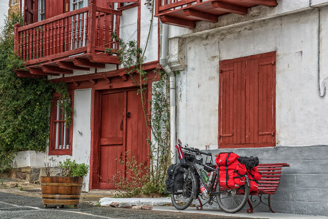 Ainhoa en bici, Francia